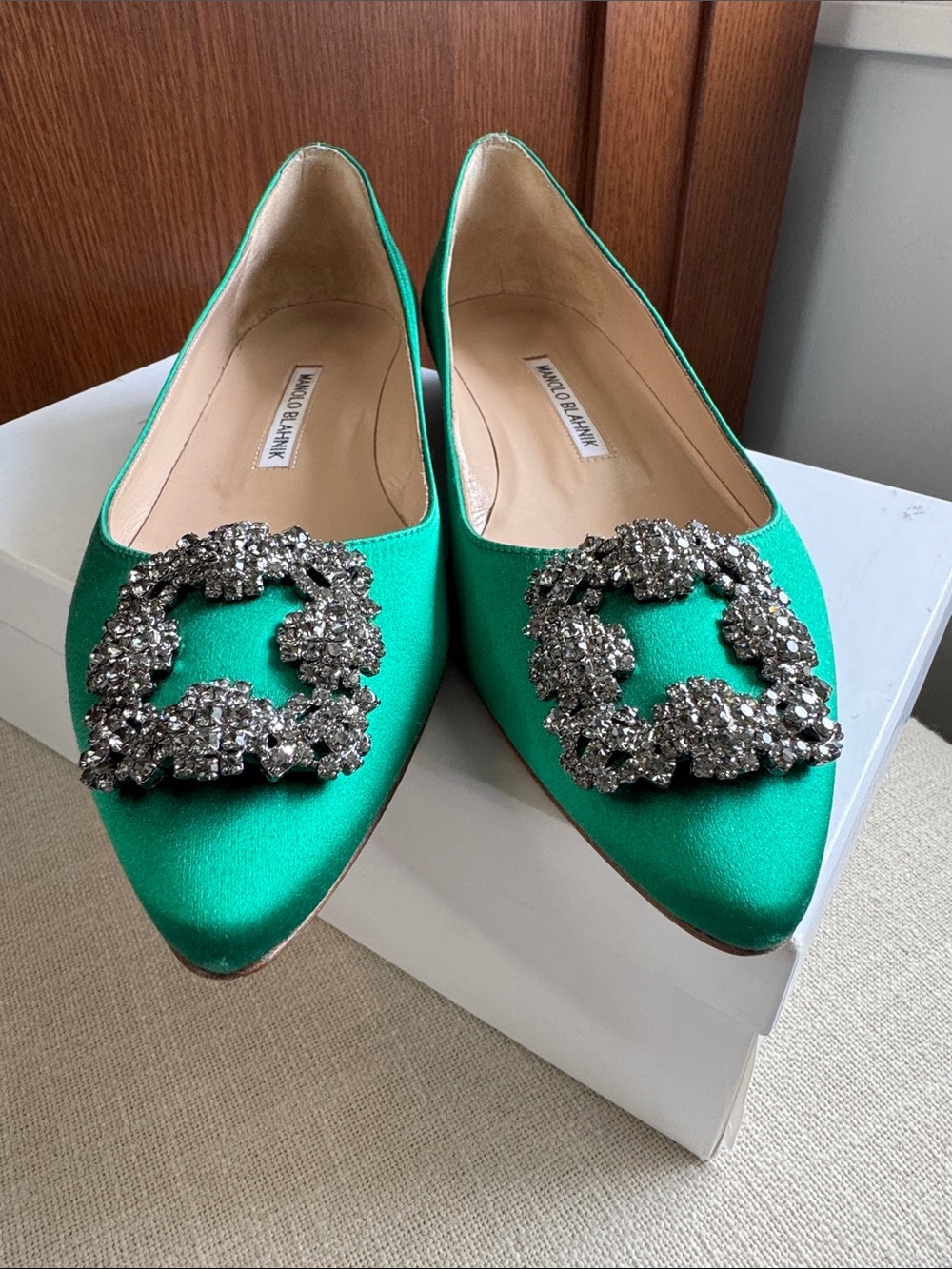 Manolo Blahnik Emerald Green Hangisi Satin Flats size 38.5. - Picture 2 of 8